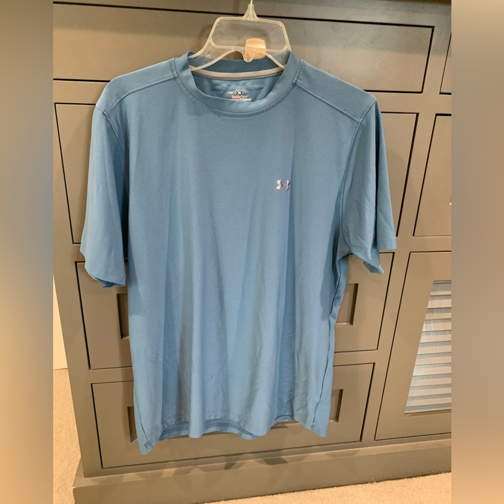 Under armour mens medium heat gear athletic shirt